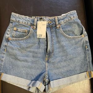 Nwt mom Jean shorts size 4